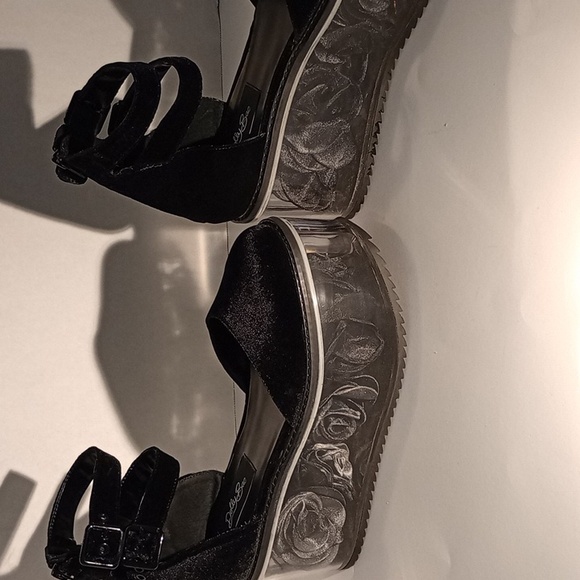 .,Dolls Kill - Dolly Bae black velvet platforms Platform is 3in high Black Rose - Picture 3 of 5